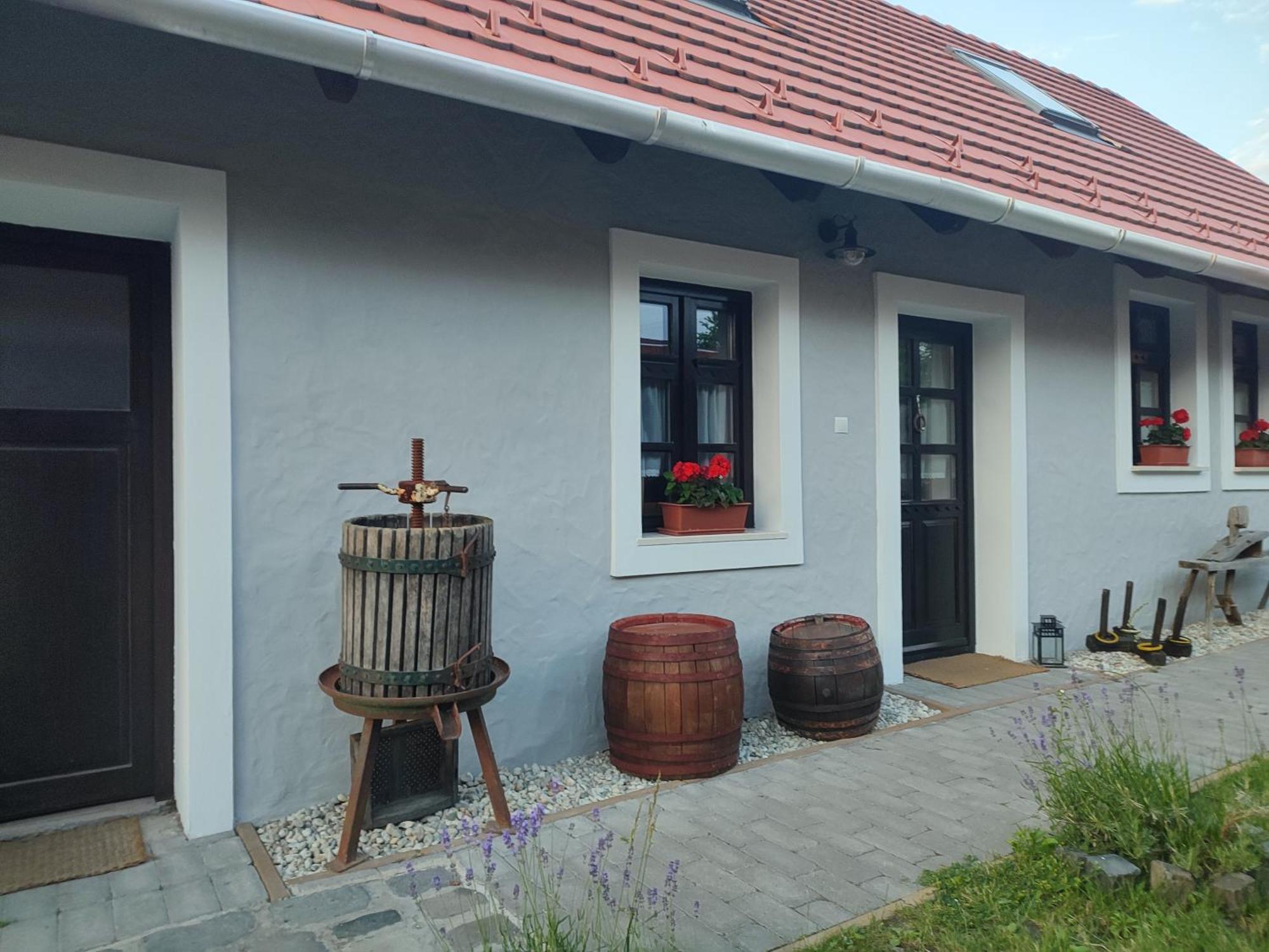 Szent Ivan Vendeghaz Tata Exterior foto