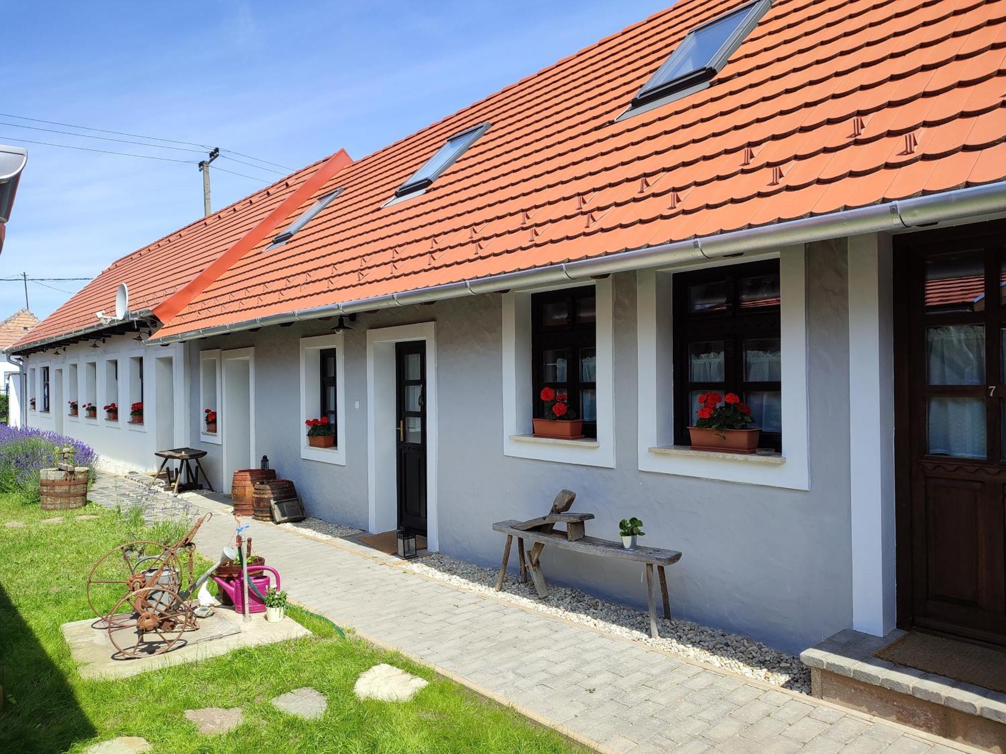 Szent Ivan Vendeghaz Tata Exterior foto