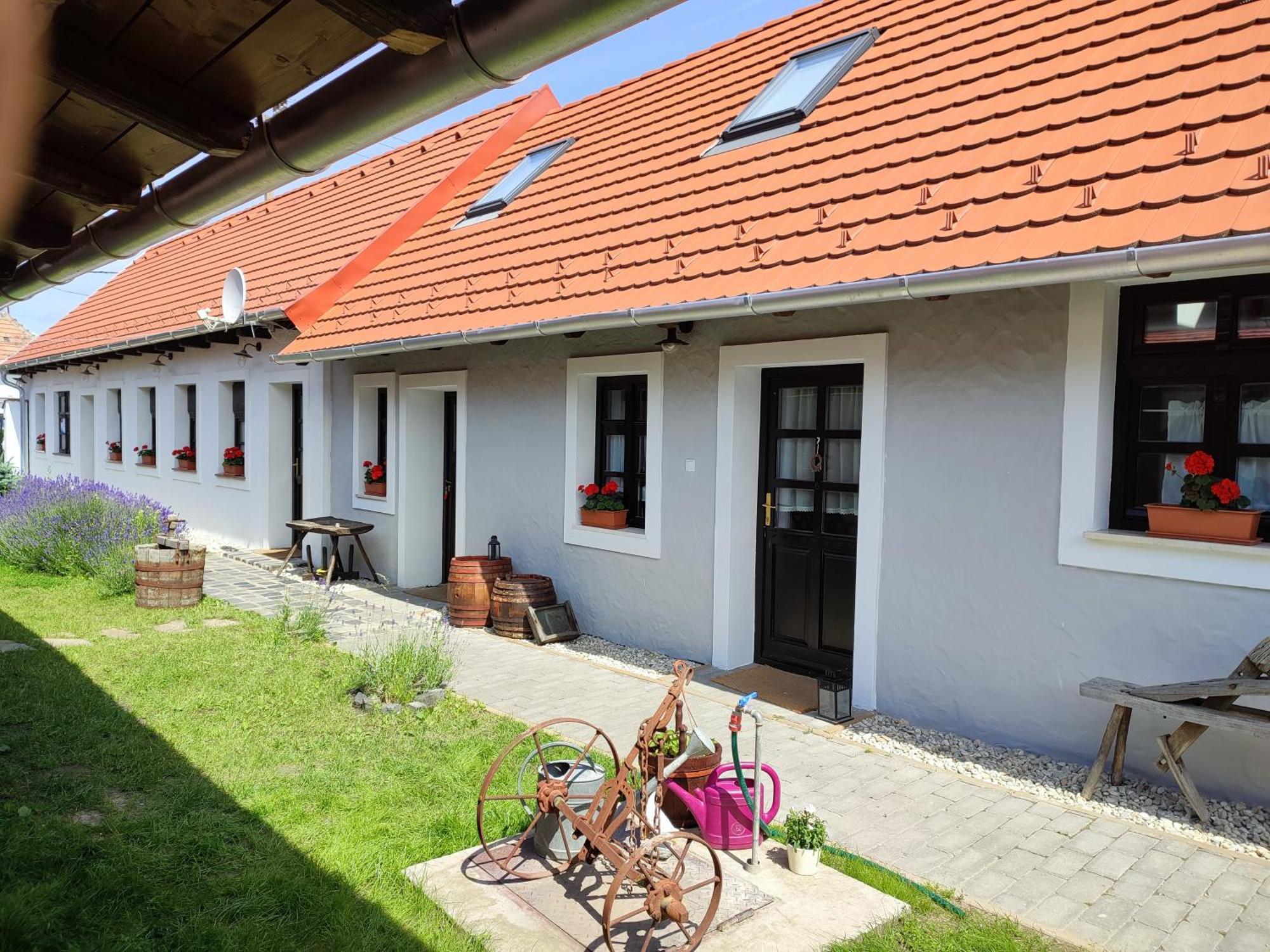 Szent Ivan Vendeghaz Tata Exterior foto