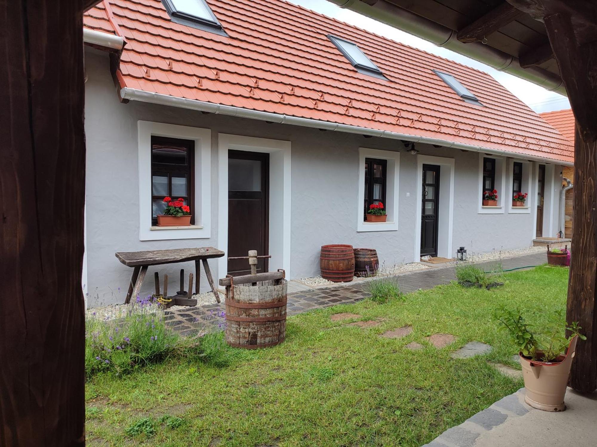 Szent Ivan Vendeghaz Tata Exterior foto