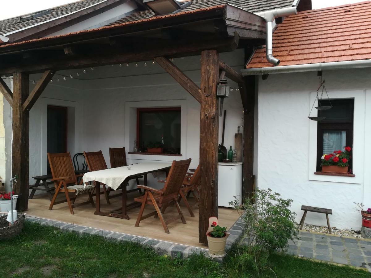 Szent Ivan Vendeghaz Tata Exterior foto