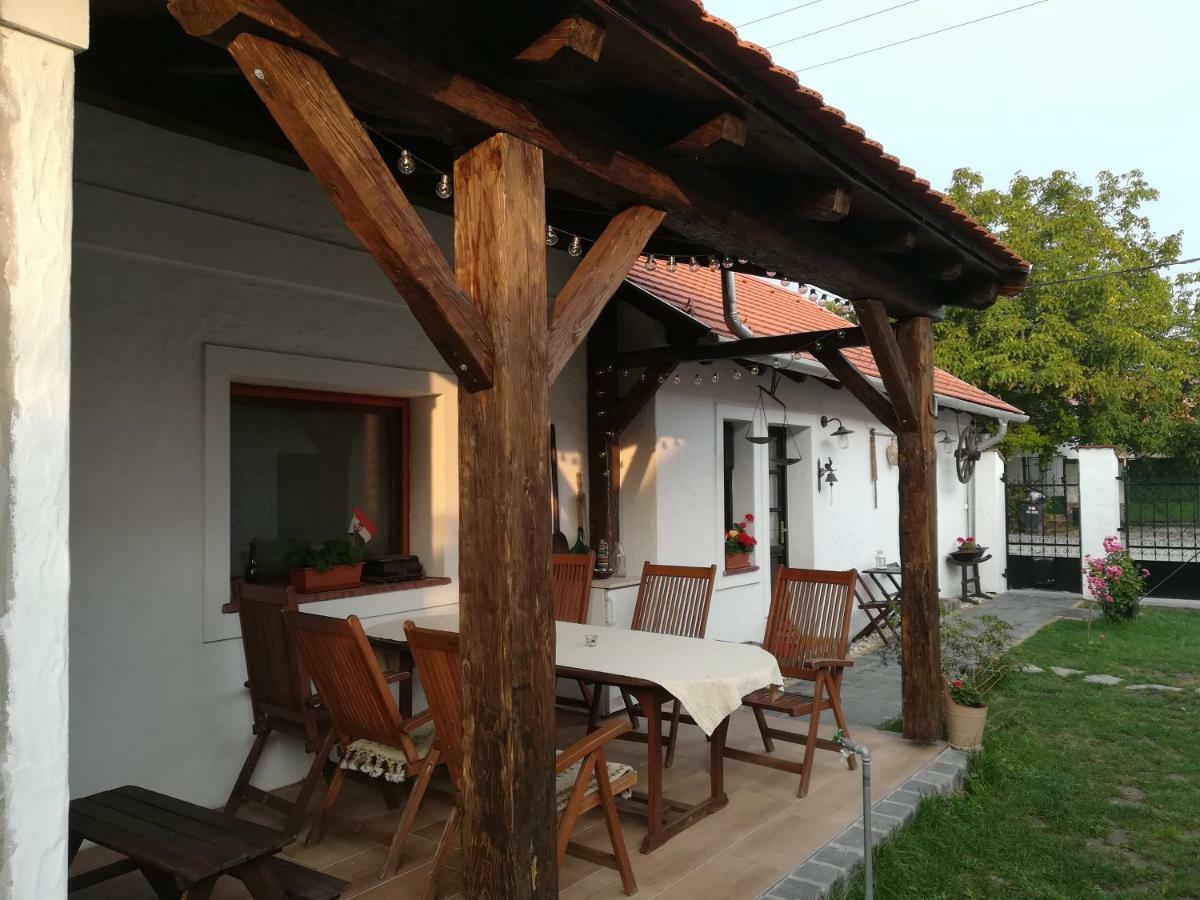 Szent Ivan Vendeghaz Tata Exterior foto